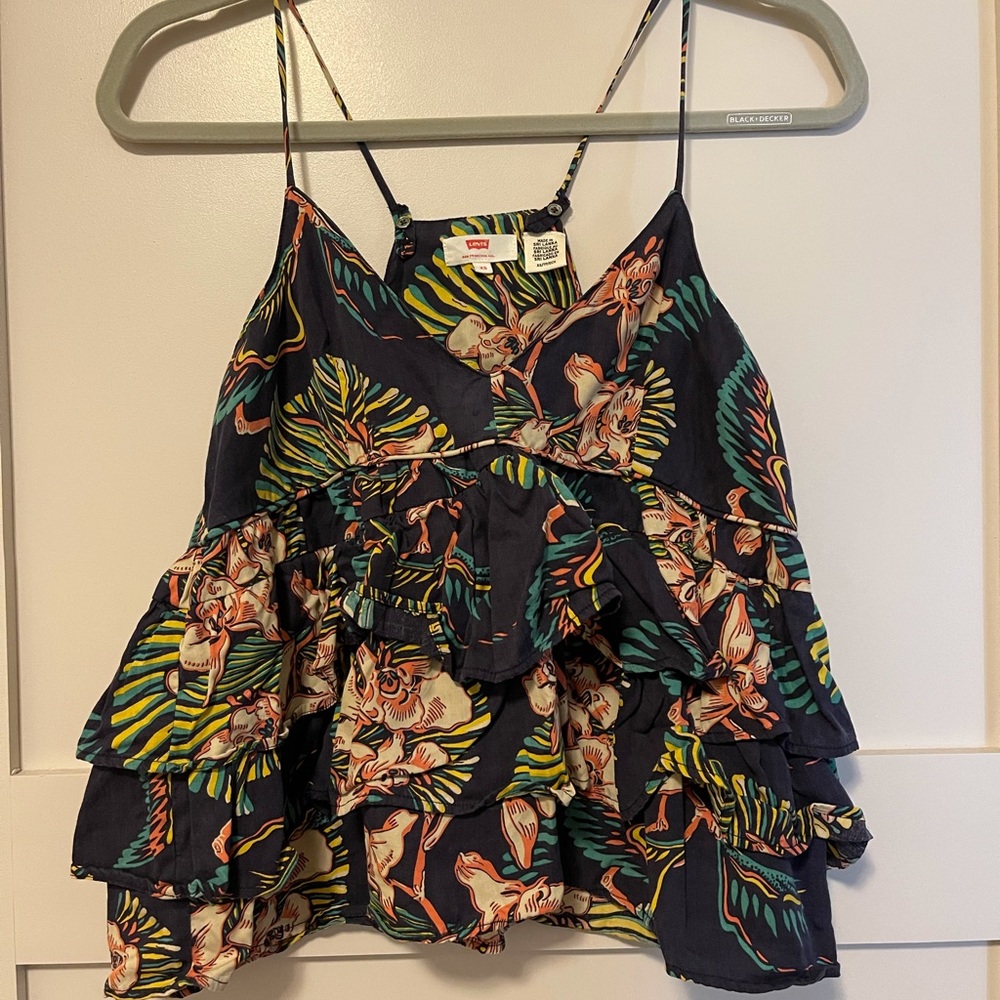 Levi’s ruffle tank top w/adjustable straps
